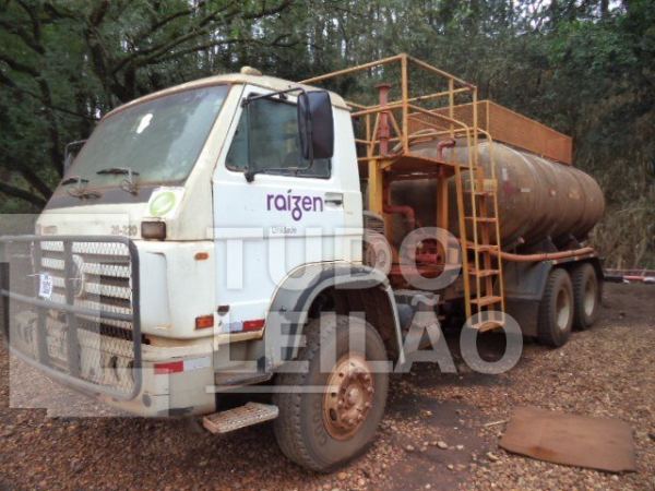 Volkswagen 26.220 6x4 3 Eixos Diesel 2010
