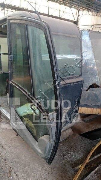Jcb Js200 E Js330. Com Vidros. Vazia