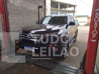 Toyota Hilux SW4 Srx Plat 4x4 2.8 TB Die Flex