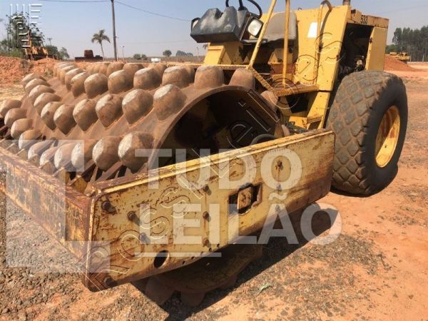 Rolo Compactador Caterpillar. 533. 1999