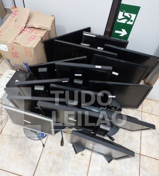Lote De Sucata De Informatica Contendo 183 Itens ( 26 Notebook , 67 Desktop, 6 Impressora, 41 Monitor, 14